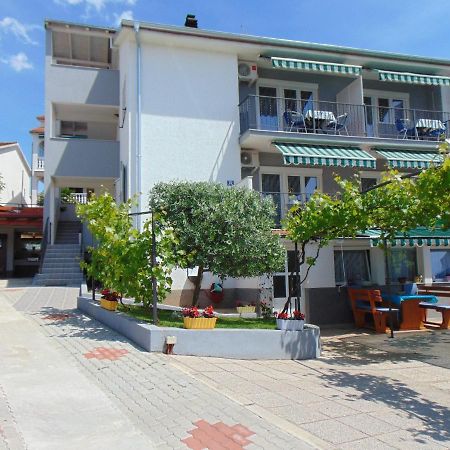 Apartments Marija Malinska Exteriér fotografie